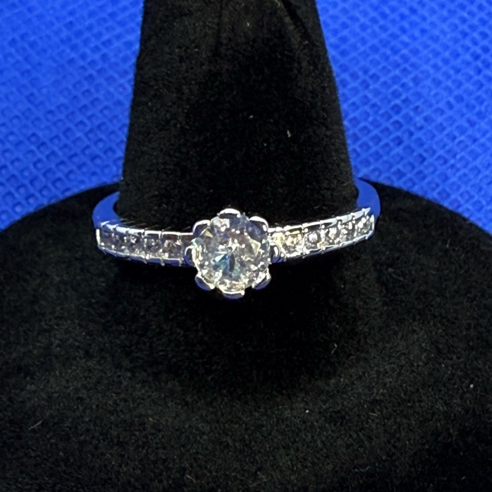 Pretty Bird 18K White Gold Plated CZ Flower Ring 💍 Size 7.5